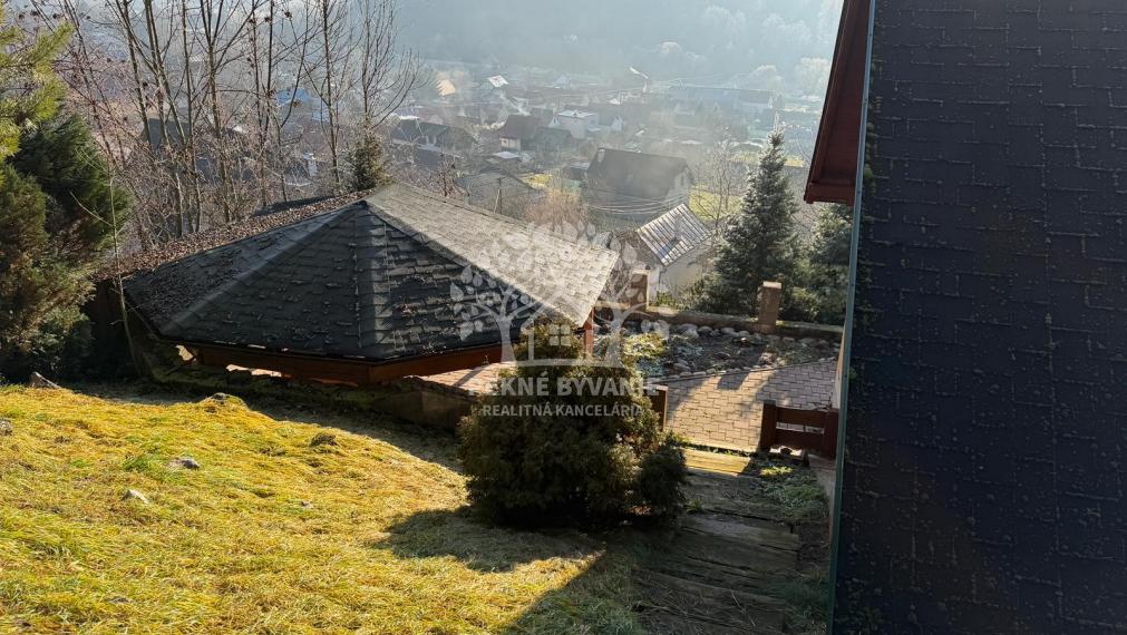 -NA PREDAJ- romantický rodinný domček Valaská, okres Brezno