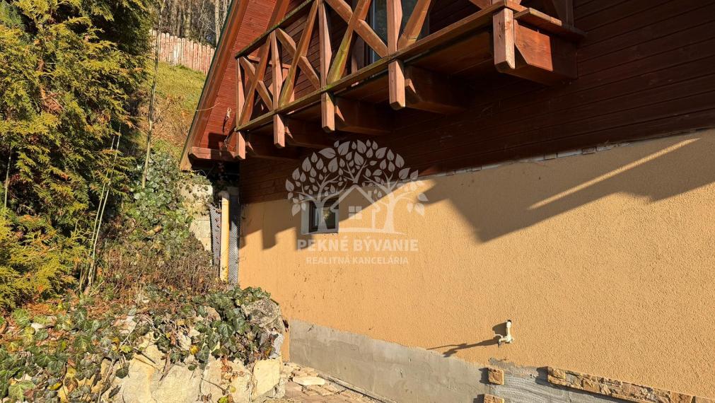 -NA PREDAJ- romantický rodinný domček Valaská, okres Brezno