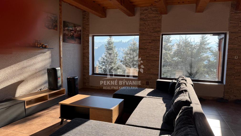 -NA PREDAJ- romantický rodinný domček Valaská, okres Brezno