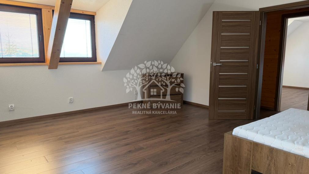 -NA PREDAJ- romantický rodinný domček Valaská, okres Brezno