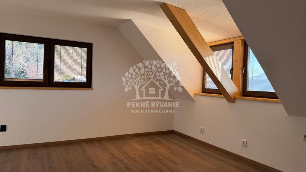 -NA PREDAJ- romantický rodinný domček Valaská, okres Brezno