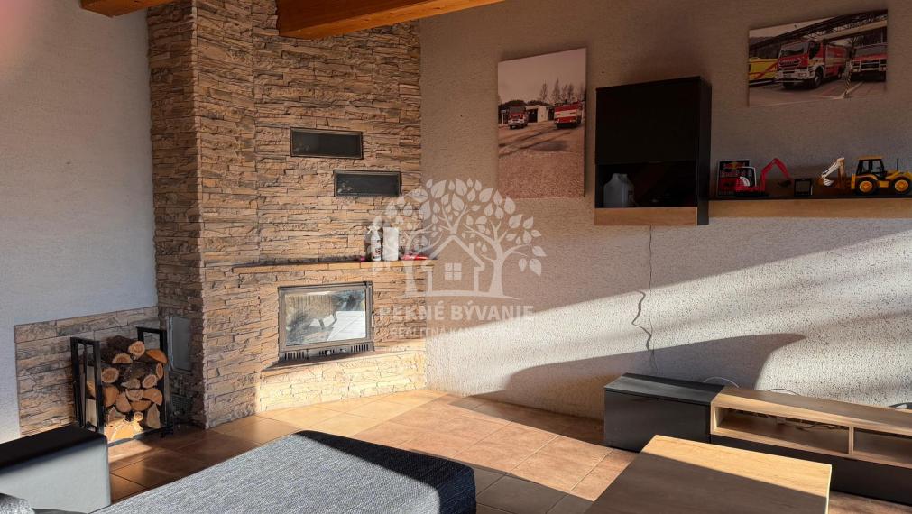 -NA PREDAJ- romantický rodinný domček Valaská, okres Brezno