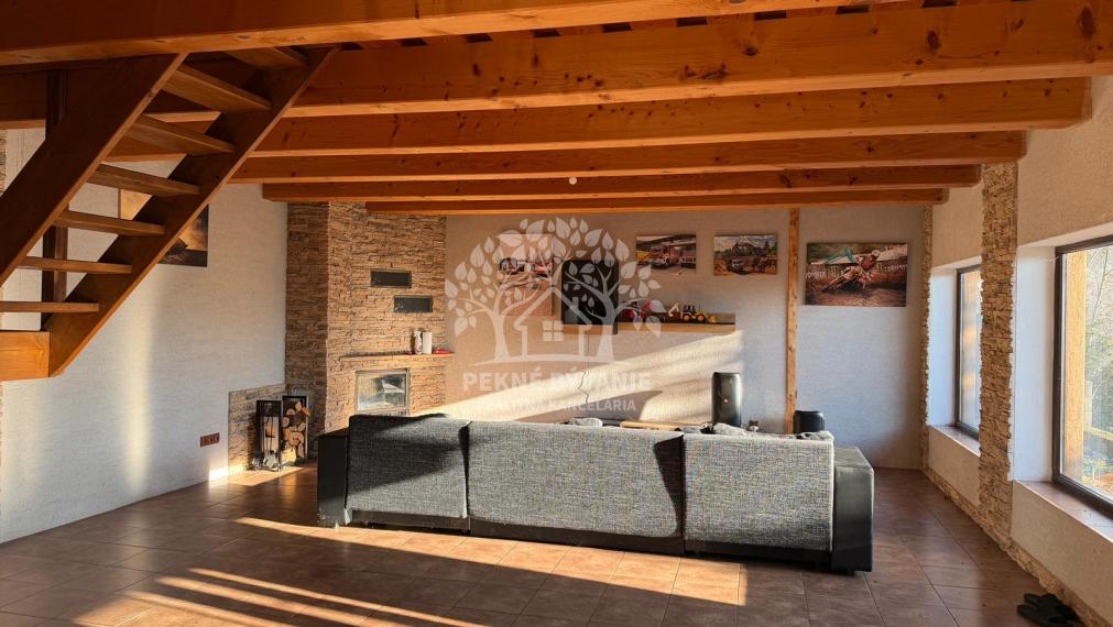 -NA PREDAJ- romantický rodinný domček Valaská, okres Brezno