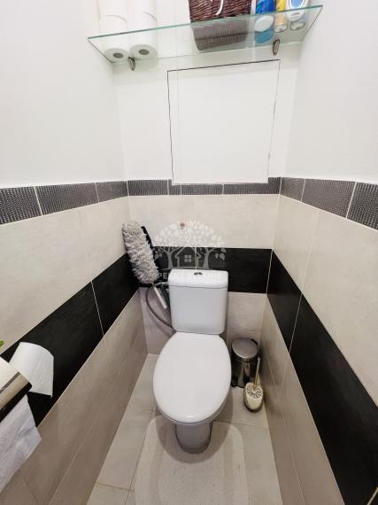 PREDAJ- 3 izbový byt v Brezne s balkónom,výťahom,po rekonštrukcii aj so zariadením