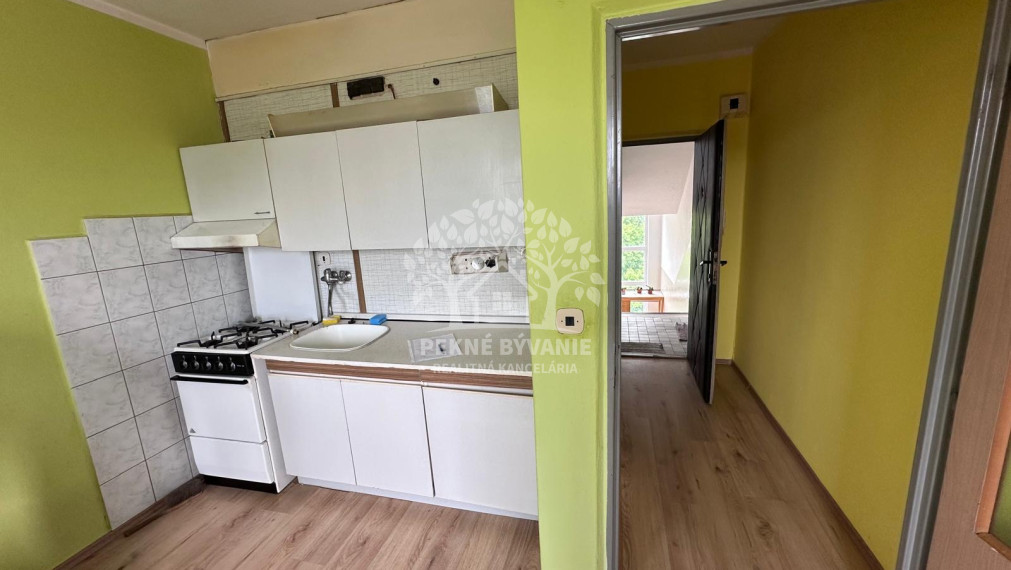 Na predaj 1 izbový byt v top lokalite centra Brezna,čiastočná rekonštrukcia