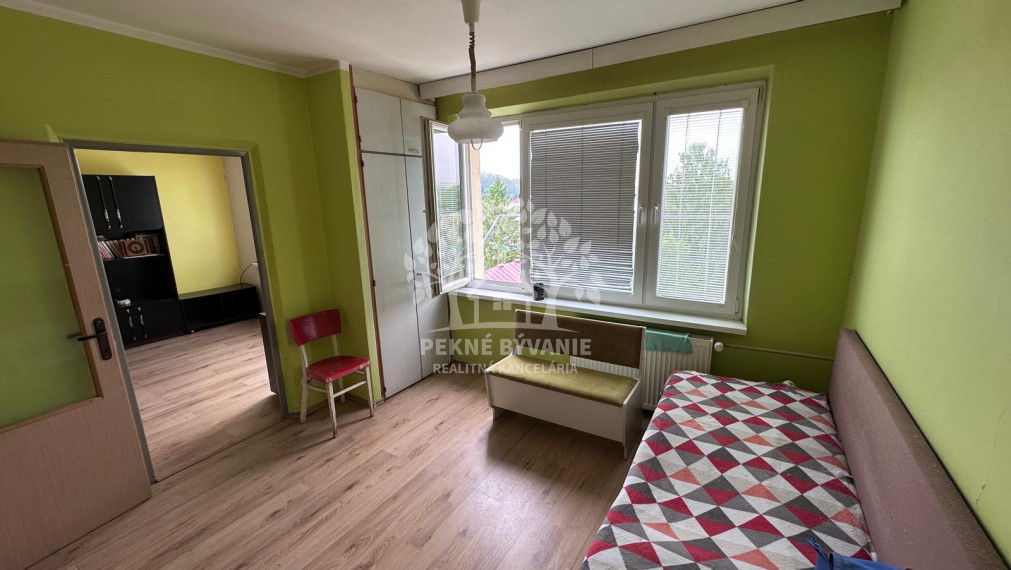 Na predaj 1 izbový byt v top lokalite centra Brezna,čiastočná rekonštrukcia