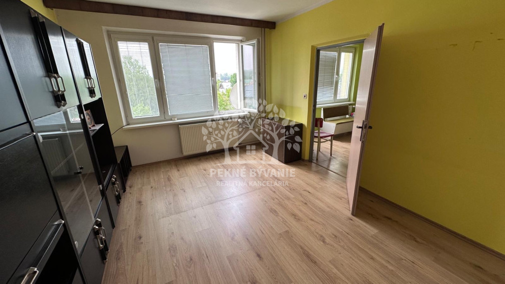 Na predaj 1 izbový byt v top lokalite centra Brezna,čiastočná rekonštrukcia