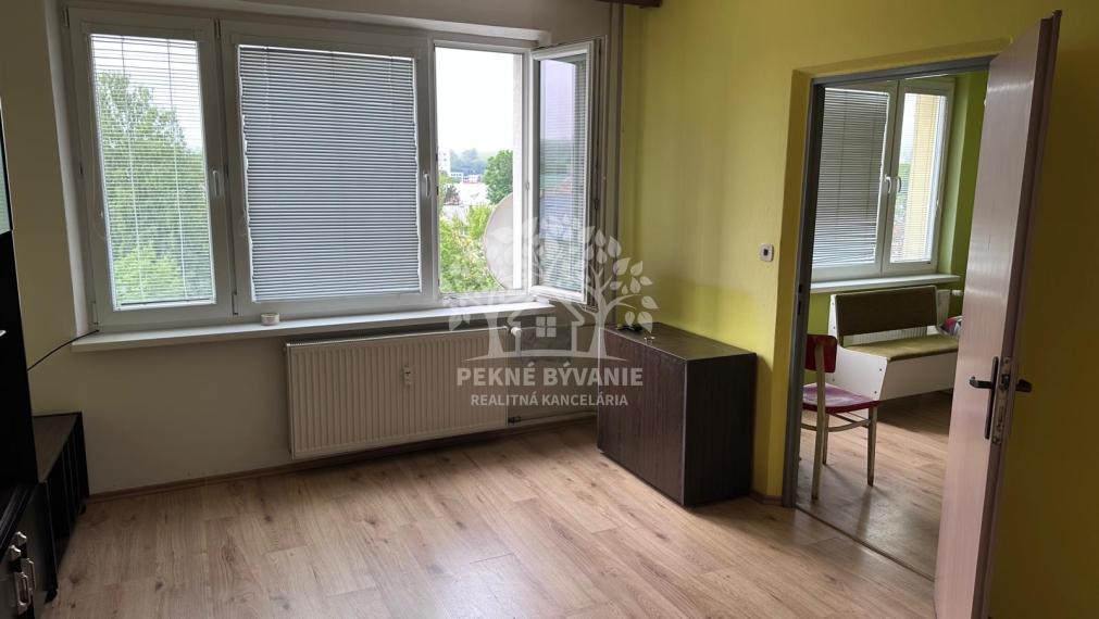 Na predaj 1 izbový byt v top lokalite centra Brezna,čiastočná rekonštrukcia