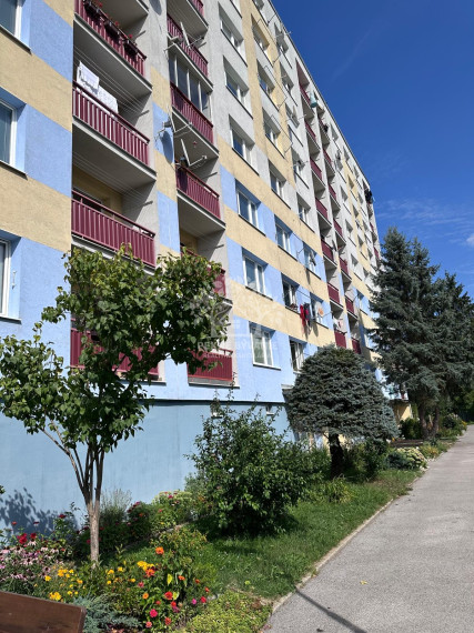 Na predaj 1 izbový byt v top lokalite centra Brezna,čiastočná rekonštrukcia