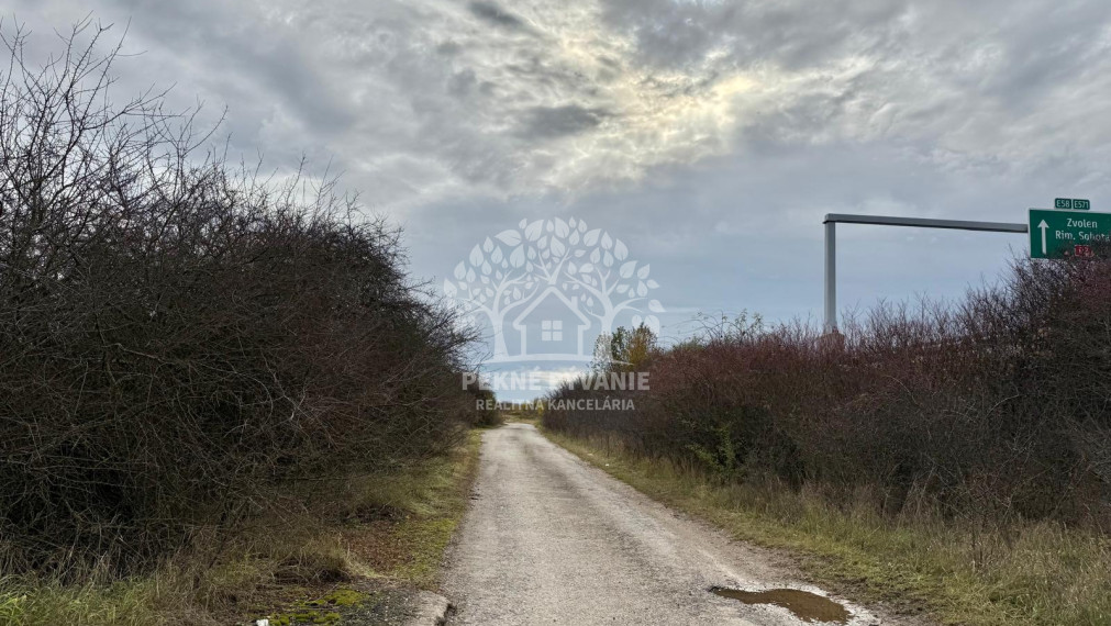 Na predaj pekná rovinatá parcela-orná pôda v katastri Gemer