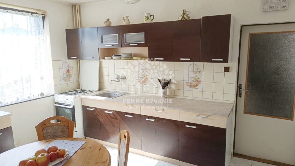 RD S KRÁSNYM POZEMKOM /237M2/ GARÁŽ,KRB,NOVÁ STRECHA PRI CENTRE MESTA BREZNO NAPRIEK TOMU V KĽUDNEJ LOKALITE