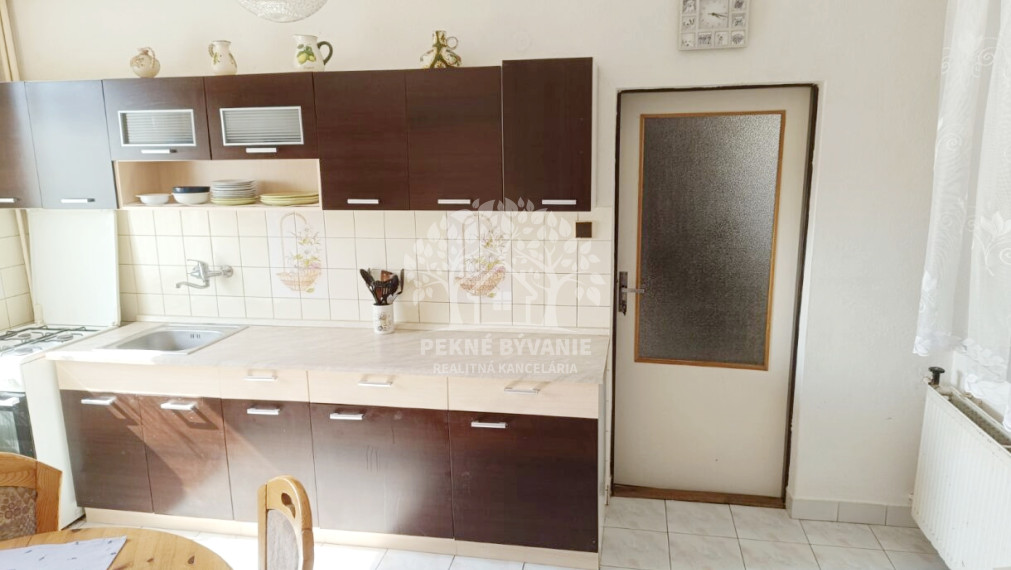 RD S KRÁSNYM POZEMKOM /237M2/ GARÁŽ,KRB,NOVÁ STRECHA PRI CENTRE MESTA BREZNO NAPRIEK TOMU V KĽUDNEJ LOKALITE