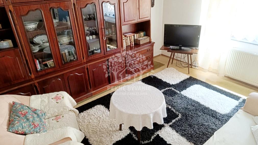 RD S KRÁSNYM POZEMKOM /237M2/ GARÁŽ,KRB,NOVÁ STRECHA PRI CENTRE MESTA BREZNO NAPRIEK TOMU V KĽUDNEJ LOKALITE