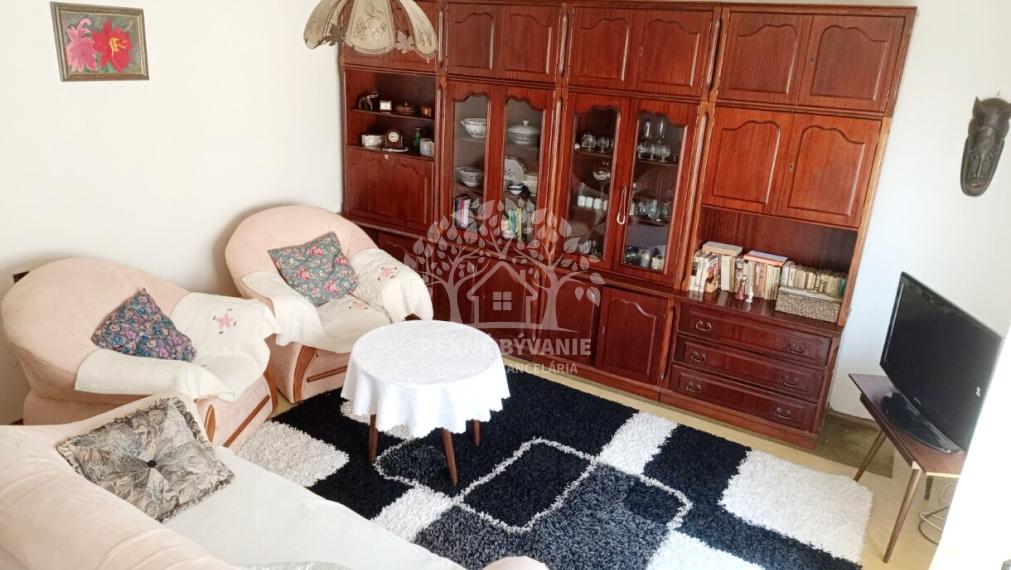 RD S KRÁSNYM POZEMKOM /237M2/ GARÁŽ,KRB,NOVÁ STRECHA PRI CENTRE MESTA BREZNO NAPRIEK TOMU V KĽUDNEJ LOKALITE