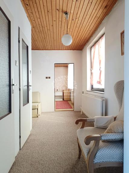 RD S KRÁSNYM POZEMKOM /237M2/ GARÁŽ,KRB,NOVÁ STRECHA PRI CENTRE MESTA BREZNO NAPRIEK TOMU V KĽUDNEJ LOKALITE