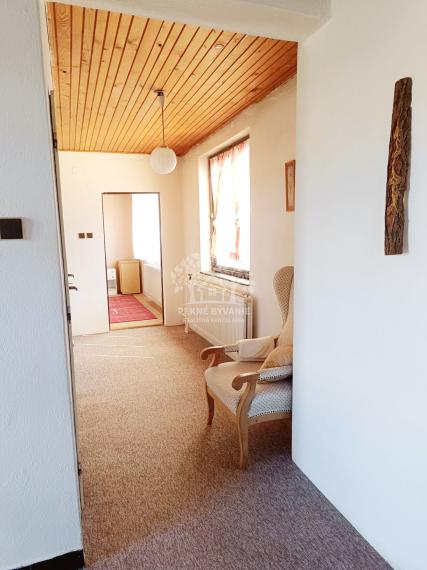 RD S KRÁSNYM POZEMKOM /237M2/ GARÁŽ,KRB,NOVÁ STRECHA PRI CENTRE MESTA BREZNO NAPRIEK TOMU V KĽUDNEJ LOKALITE