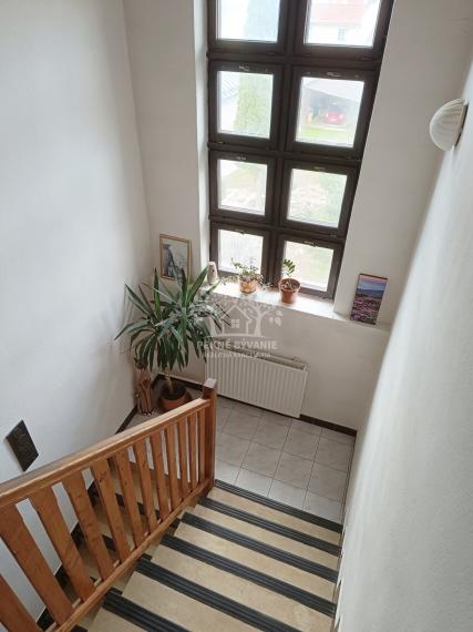 RD S KRÁSNYM POZEMKOM /237M2/ GARÁŽ,KRB,NOVÁ STRECHA PRI CENTRE MESTA BREZNO NAPRIEK TOMU V KĽUDNEJ LOKALITE