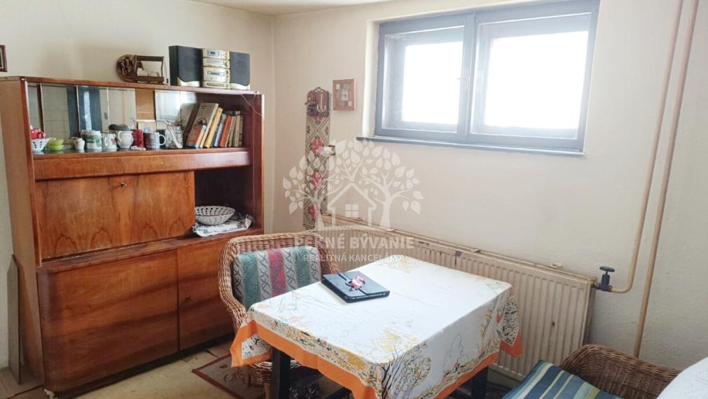 RD S KRÁSNYM POZEMKOM /237M2/ GARÁŽ,KRB,NOVÁ STRECHA PRI CENTRE MESTA BREZNO NAPRIEK TOMU V KĽUDNEJ LOKALITE