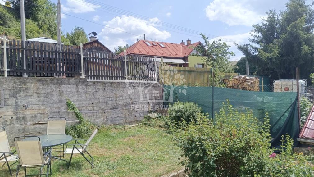 RD S KRÁSNYM POZEMKOM /237M2/ GARÁŽ,KRB,NOVÁ STRECHA PRI CENTRE MESTA BREZNO NAPRIEK TOMU V KĽUDNEJ LOKALITE