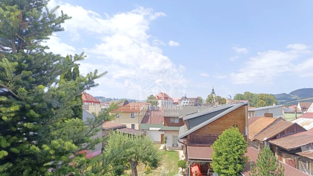 RD S KRÁSNYM POZEMKOM /237M2/ GARÁŽ,KRB,NOVÁ STRECHA PRI CENTRE MESTA BREZNO NAPRIEK TOMU V KĽUDNEJ LOKALITE