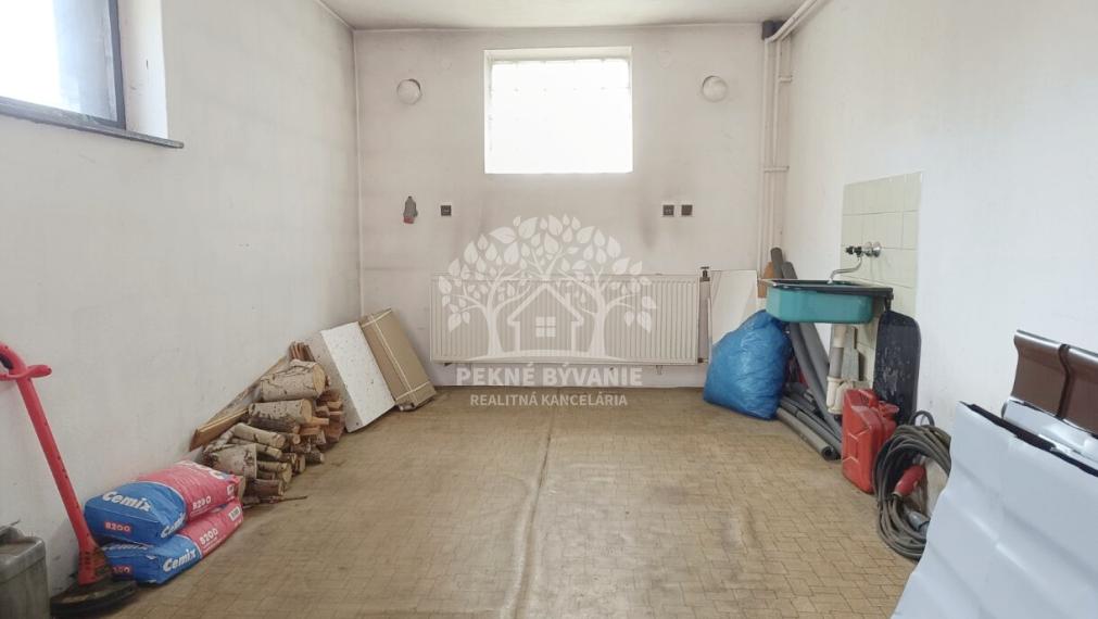 RD S KRÁSNYM POZEMKOM /237M2/ GARÁŽ,KRB,NOVÁ STRECHA PRI CENTRE MESTA BREZNO NAPRIEK TOMU V KĽUDNEJ LOKALITE