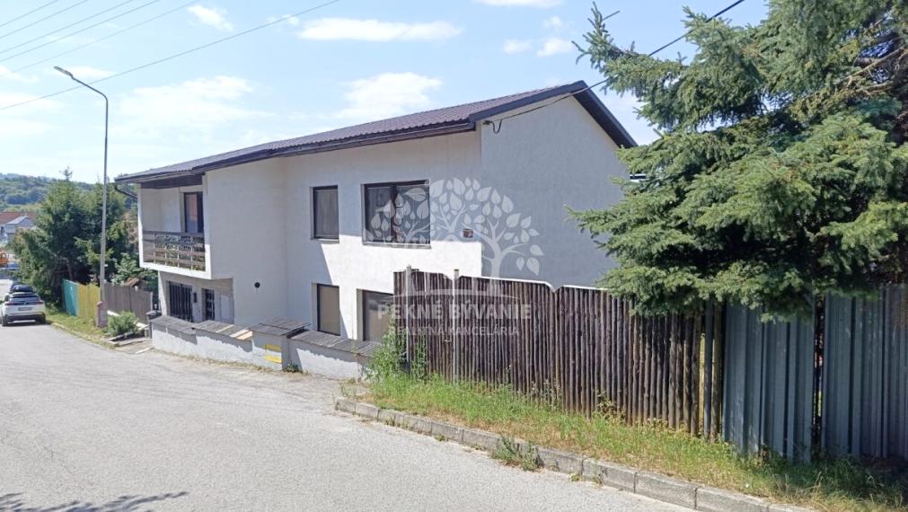 RD S KRÁSNYM POZEMKOM /237M2/ GARÁŽ,KRB,NOVÁ STRECHA PRI CENTRE MESTA BREZNO NAPRIEK TOMU V KĽUDNEJ LOKALITE