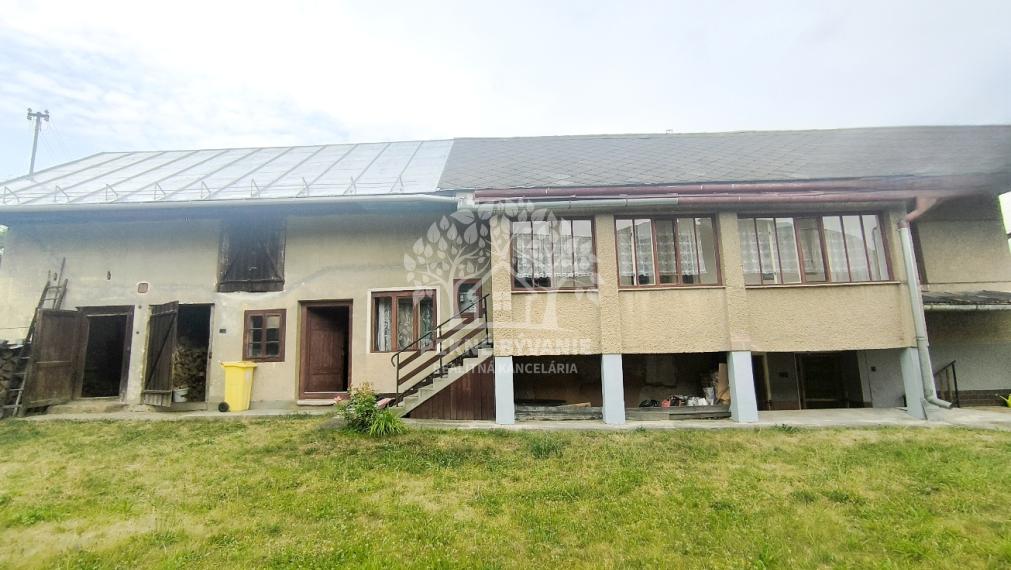 KRÁSNY UDRŽIAVANÝ MUROVANÝ RODINNÝ DOM CHALUPA S VÝBORNÝM POZEMKOM 832 M2 PRÍSTUPNÝM Z DVOCH ULÍC /DVA VSTUPY-MOŽNOSŤ ROZDELIŤ/ POLOMKA HOREHRONIE