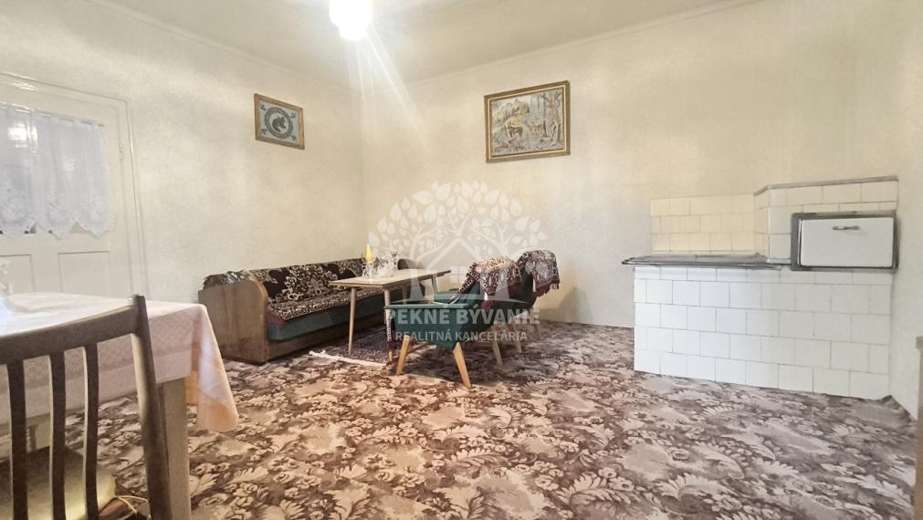 KRÁSNY UDRŽIAVANÝ MUROVANÝ RODINNÝ DOM CHALUPA S VÝBORNÝM POZEMKOM 832 M2 PRÍSTUPNÝM Z DVOCH ULÍC /DVA VSTUPY-MOŽNOSŤ ROZDELIŤ/ POLOMKA HOREHRONIE