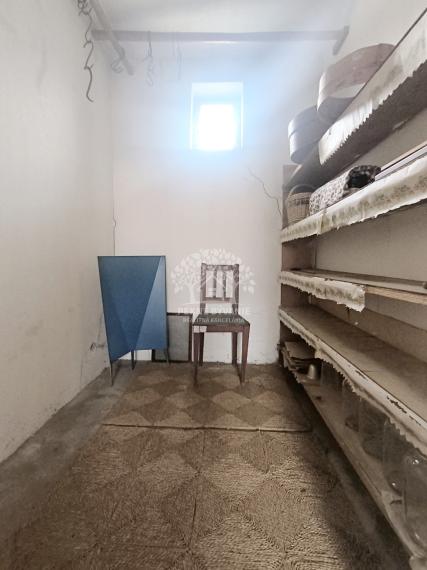 KRÁSNY UDRŽIAVANÝ MUROVANÝ RODINNÝ DOM CHALUPA S VÝBORNÝM POZEMKOM 832 M2 PRÍSTUPNÝM Z DVOCH ULÍC /DVA VSTUPY-MOŽNOSŤ ROZDELIŤ/ POLOMKA HOREHRONIE