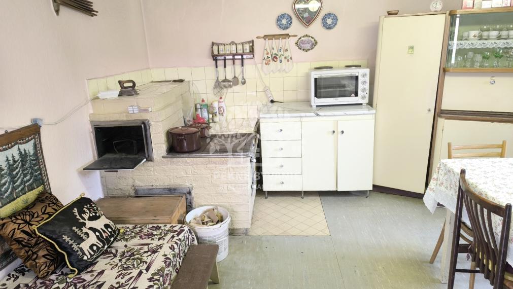 KRÁSNY UDRŽIAVANÝ MUROVANÝ RODINNÝ DOM CHALUPA S VÝBORNÝM POZEMKOM 832 M2 PRÍSTUPNÝM Z DVOCH ULÍC /DVA VSTUPY-MOŽNOSŤ ROZDELIŤ/ POLOMKA HOREHRONIE