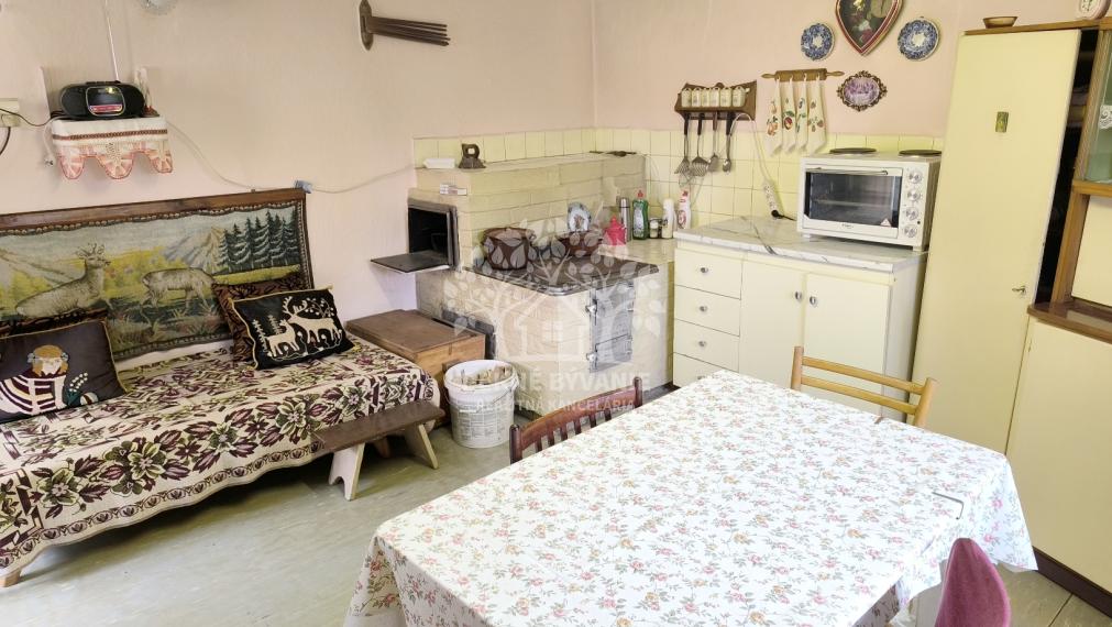 KRÁSNY UDRŽIAVANÝ MUROVANÝ RODINNÝ DOM CHALUPA S VÝBORNÝM POZEMKOM 832 M2 PRÍSTUPNÝM Z DVOCH ULÍC /DVA VSTUPY-MOŽNOSŤ ROZDELIŤ/ POLOMKA HOREHRONIE