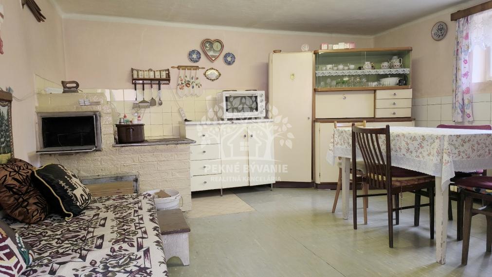 KRÁSNY UDRŽIAVANÝ MUROVANÝ RODINNÝ DOM CHALUPA S VÝBORNÝM POZEMKOM 832 M2 PRÍSTUPNÝM Z DVOCH ULÍC /DVA VSTUPY-MOŽNOSŤ ROZDELIŤ/ POLOMKA HOREHRONIE