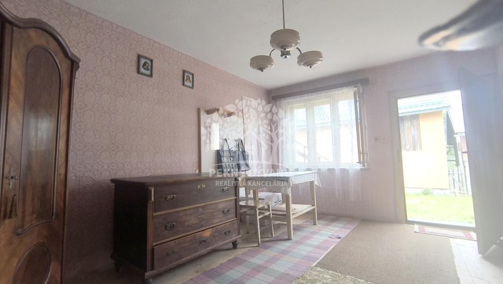 KRÁSNY UDRŽIAVANÝ MUROVANÝ RODINNÝ DOM CHALUPA S VÝBORNÝM POZEMKOM 832 M2 PRÍSTUPNÝM Z DVOCH ULÍC /DVA VSTUPY-MOŽNOSŤ ROZDELIŤ/ POLOMKA HOREHRONIE