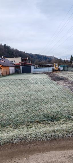 Slnečný pozemok vhodný na výstavbu mobilného domu