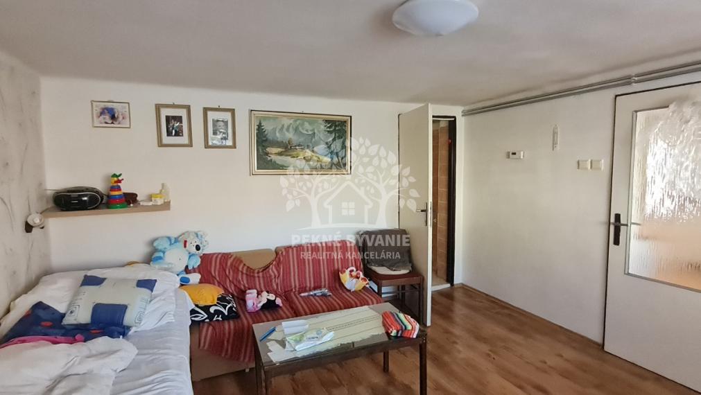 ZREKONŠTRUOVANÝ 4 IZBOVÝ DOM 2 KÚPEĽNE ZA VYNIKAJÚCU CENU ZÁVADKA NAD HRONOM HOREHRONIE