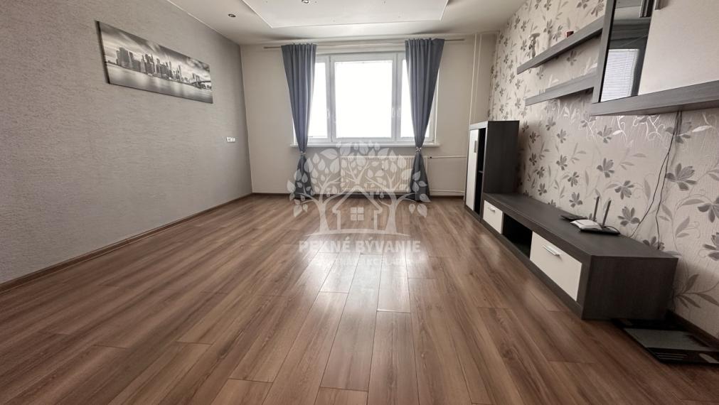 Výborný 3 izbový byt 9. Mája, nízke náklady ihneď voľný