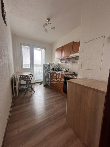 Výborný 3 izbový byt 9. Mája, nízke náklady ihneď voľný