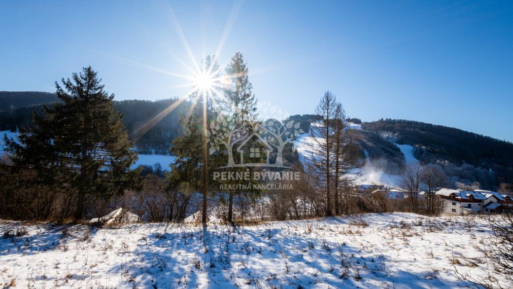 STAVEBNÝ POZEMOK SO STAVEBNÝM POVOLENÍM oproti VLEK 1112 M2