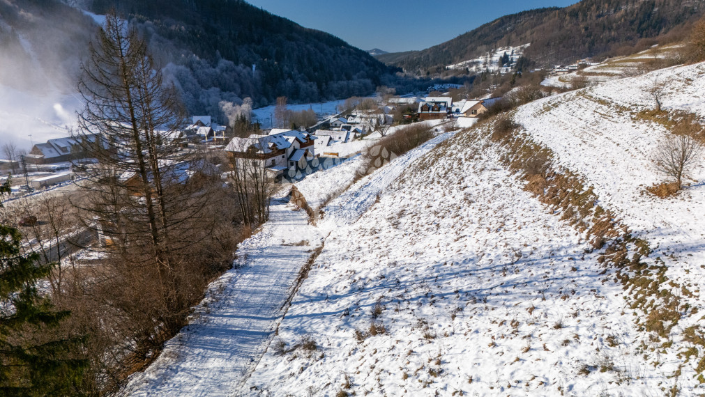 STAVEBNÝ POZEMOK SO STAVEBNÝM POVOLENÍM oproti VLEK 1112 M2