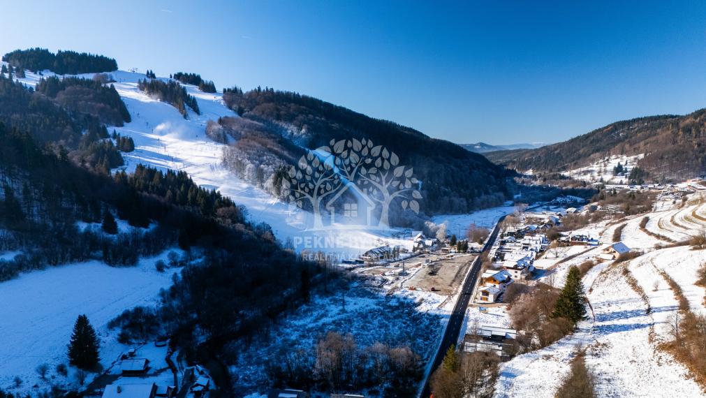 STAVEBNÝ POZEMOK SO STAVEBNÝM POVOLENÍM oproti VLEK 1112 M2