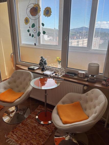 ==NEPREHLIADNITE == Predaj 1i byt Brezno, 2 loggie, 2 výťahy