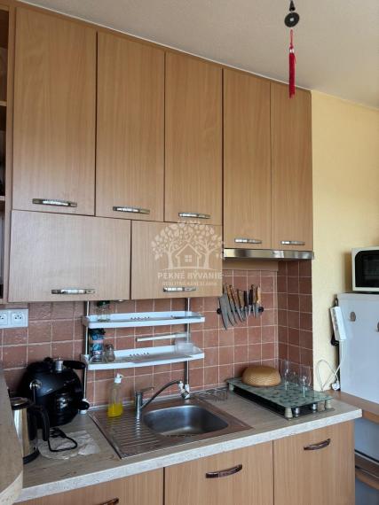 ==NEPREHLIADNITE == Predaj 1i byt Brezno, 2 loggie, 2 výťahy