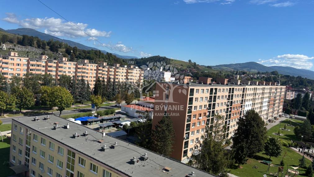 ==NEPREHLIADNITE == Predaj 1i byt Brezno, 2 loggie, 2 výťahy