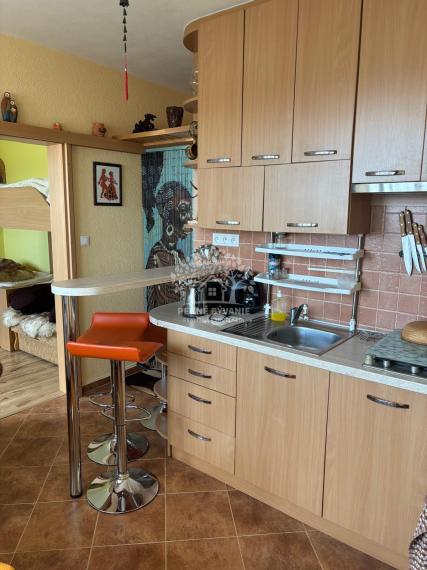 ==NEPREHLIADNITE == Predaj 1i byt Brezno, 2 loggie, 2 výťahy