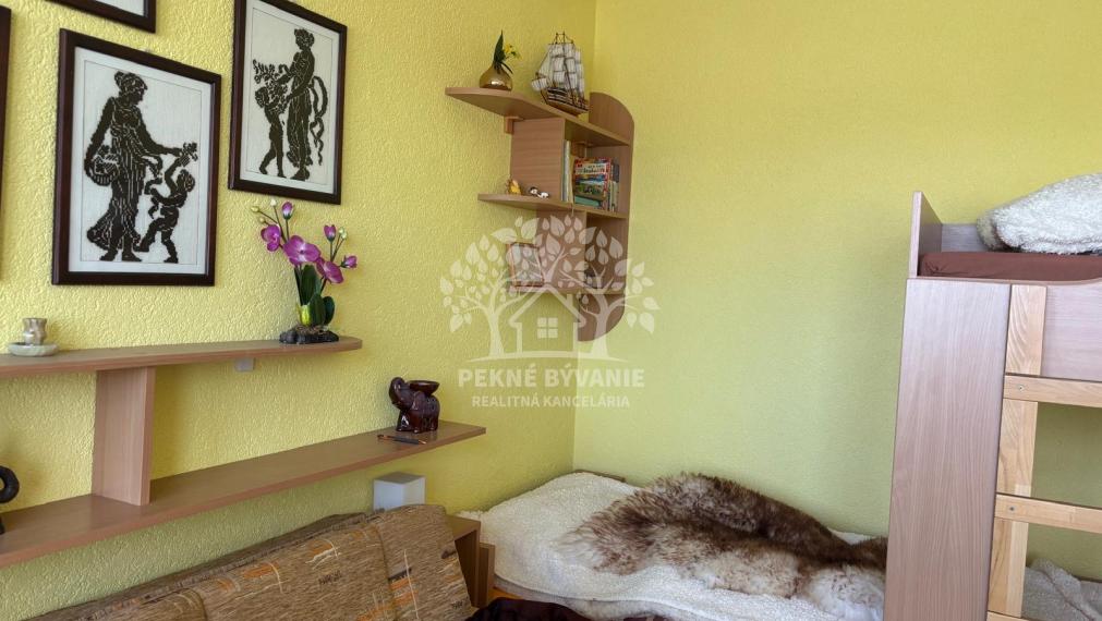 ==NEPREHLIADNITE == Predaj 1i byt Brezno, 2 loggie, 2 výťahy