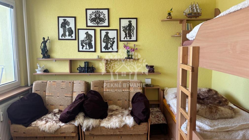 ==NEPREHLIADNITE == Predaj 1i byt Brezno, 2 loggie, 2 výťahy