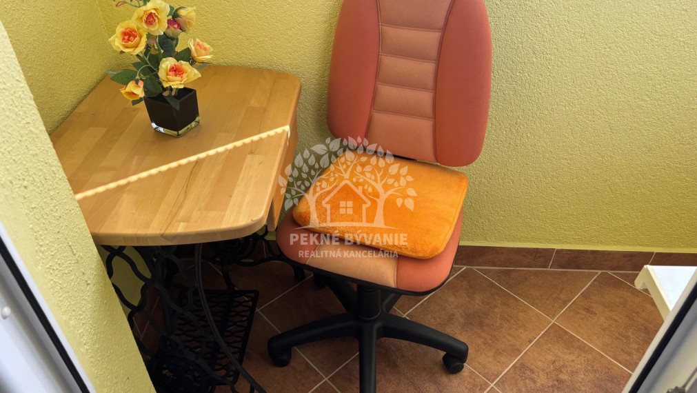 ==NEPREHLIADNITE == Predaj 1i byt Brezno, 2 loggie, 2 výťahy