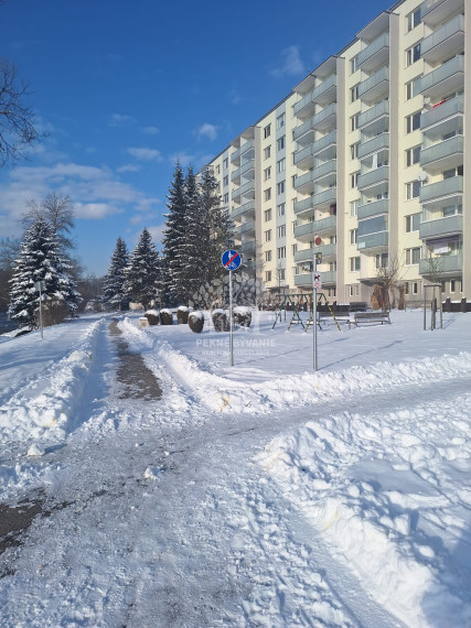 ,,REZERVOVANY,, ponúkame parádny,priestranný,pekný 3 izbový rekonštruovaný byt v Brezne,veľký balkón,74m2,ihneď volný