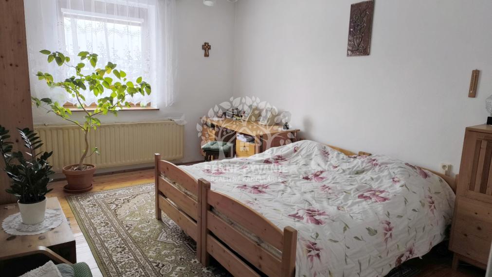 EXKLUZÍVNA PONUKA: RODINNÝ DOM PLUS 2 APARTMÁNY, DVE GARÁŽE, S VÝHĽADOM NA LYŽIARSKY VLEK TELGÁRT HOREHRONIE