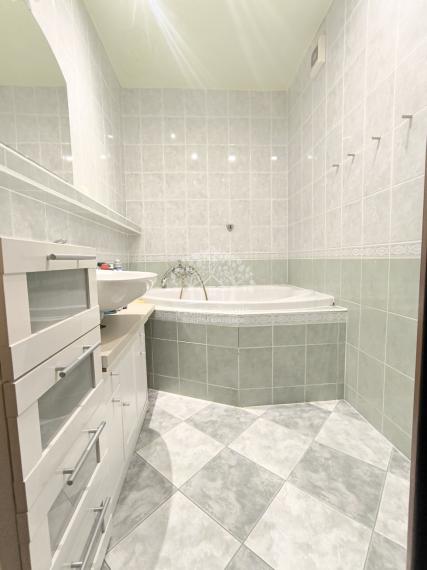 VEĽKÝ SLNEČNÝ 3 IZB. BYT 76 M2, 4 LÓDŽIE, NAJVYHĽADÁVANEJŠÍ TYP BYTOV V TICHEJ A TOP LOKALITE, BREZNO S VÝHĽADMI